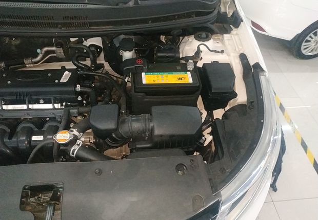 起亚K2 2015款 1.4L 手动 4门5座三厢车 GLS (国Ⅳ) 