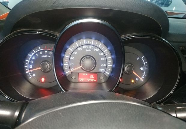 起亚K2 2015款 1.4L 手动 4门5座三厢车 GLS (国Ⅳ) 