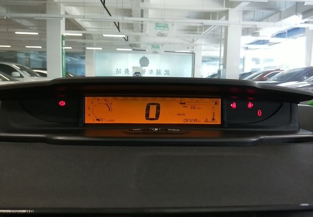 雪铁龙世嘉 2016款 1.6L 手动 4门5座三厢车 经典品尚型 (国Ⅴ) 