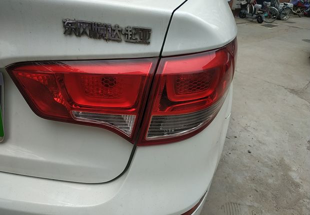 起亚K2 2015款 1.4L 手动 4门5座三厢车 GLS (国Ⅳ) 