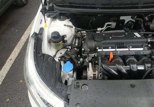 起亚K2 2015款 1.4L 手动 4门5座三厢车 GLS (国Ⅳ) 