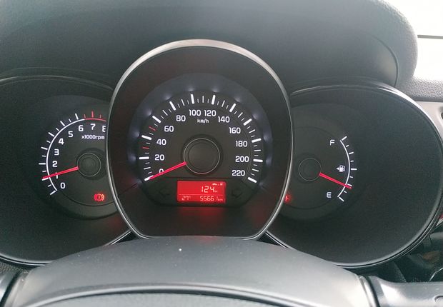 起亚K2 2015款 1.4L 手动 4门5座三厢车 GLS (国Ⅳ) 