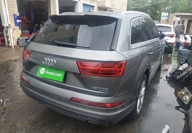 奥迪Q7 40 [进口] 2016款 2.0T 自动 S Line运动型 