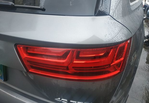 奥迪Q7 40 [进口] 2016款 2.0T 自动 S Line运动型 