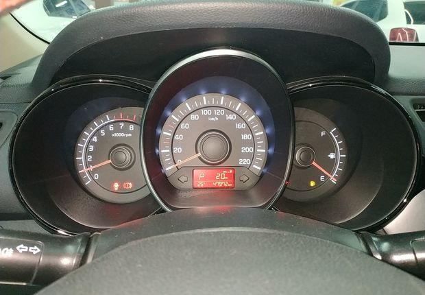 起亚K2 2015款 1.4L 自动 4门5座三厢车 GLS (国Ⅳ) 