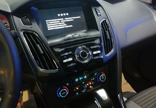 福特福克斯 2017款 1.6L 自动 5门5座两厢车 风尚型智行版 (国Ⅴ) 