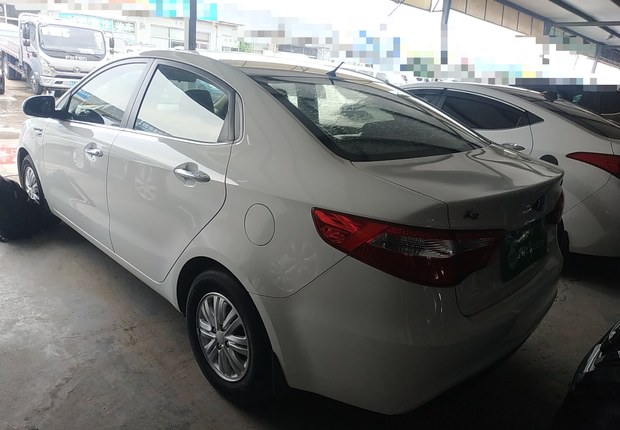 起亚K2 2012款 1.4L 手动 4门5座三厢车 GLS (国Ⅳ) 