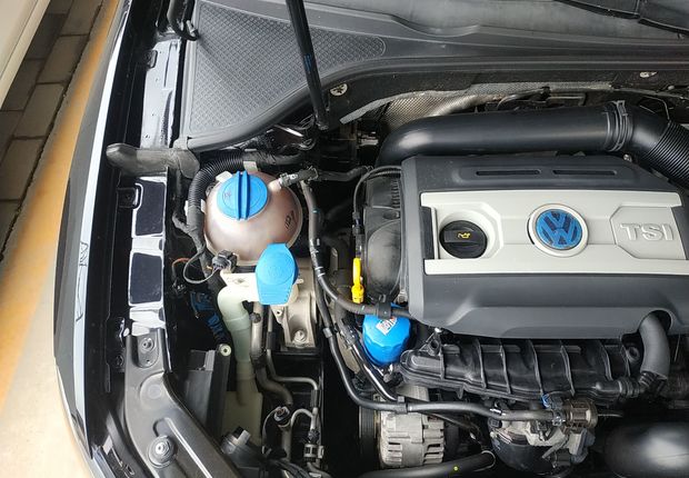 大众帕萨特 2014款 1.8T 自动 汽油 尊荣版 (国Ⅳ) 