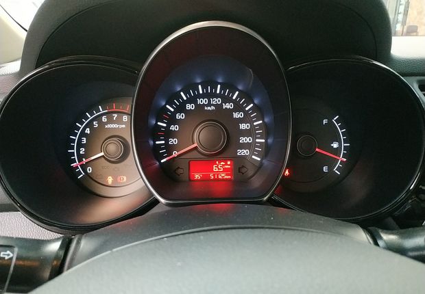 起亚K2 2015款 1.4L 手动 4门5座三厢车 GLS (国Ⅳ) 