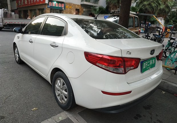 起亚K2 2015款 1.4L 手动 4门5座三厢车 GLS (国Ⅳ) 