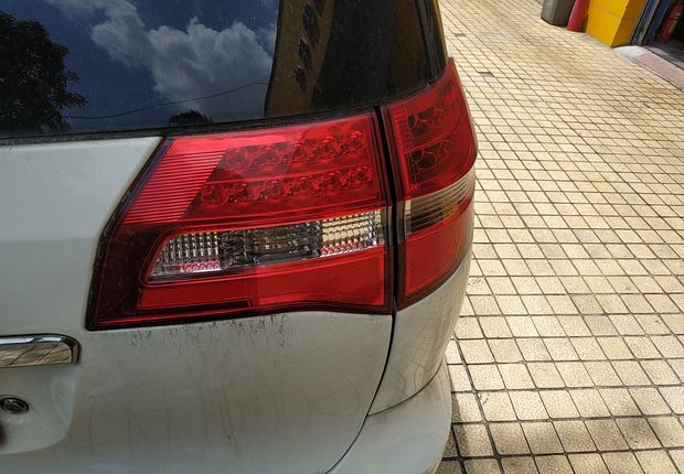 比亚迪M6 2013款 2.4L 手动 7座 舒适型 