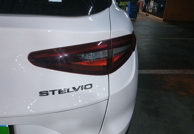 阿尔法罗密欧Stelvio [进口] 2017款 2.0T 自动 精英版 