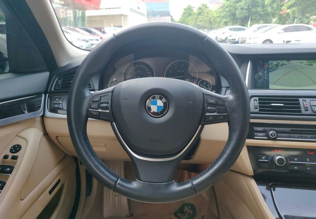 宝马5系 525Li 2014款 2.0T 自动 汽油 豪华设计套装 (国Ⅳ) 