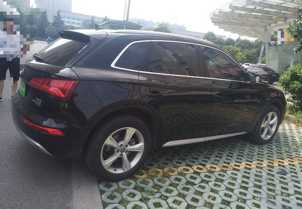 奥迪Q5L 40TFSI 2018款 2.0T 自动 荣享进取型 (国Ⅴ) 