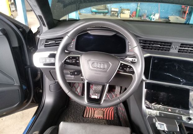 奥迪A6L 40TFSI 2019款 2.0T 自动 豪华动感型 (国Ⅵ) 