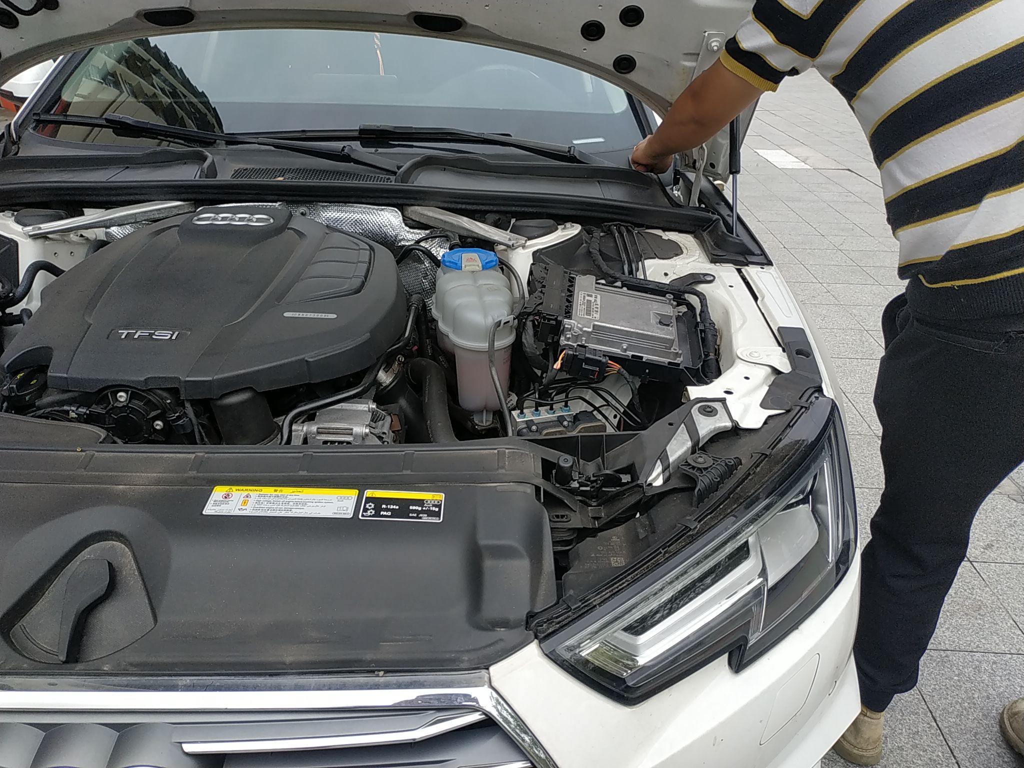 奥迪a4l2017款20t自动plus运动型国Ⅴ