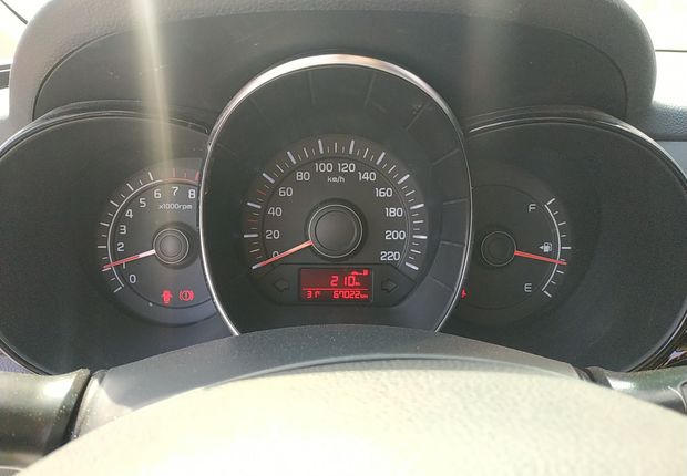 起亚K2 2015款 1.4L 手动 4门5座三厢车 GLS (国Ⅳ) 