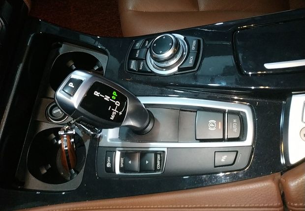 宝马5系 520i [进口] 2015款 2.0T 自动 汽油 典雅型 