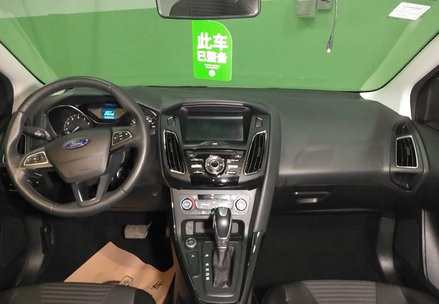 福特福克斯 2017款 1.0T 自动 4门5座三厢车 EcoBoost 125超能风尚型智行版 (国Ⅴ) 