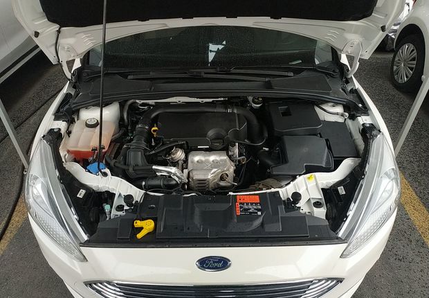 福特福克斯 2017款 1.0T 自动 4门5座三厢车 EcoBoost 125超能风尚型智行版 (国Ⅴ) 