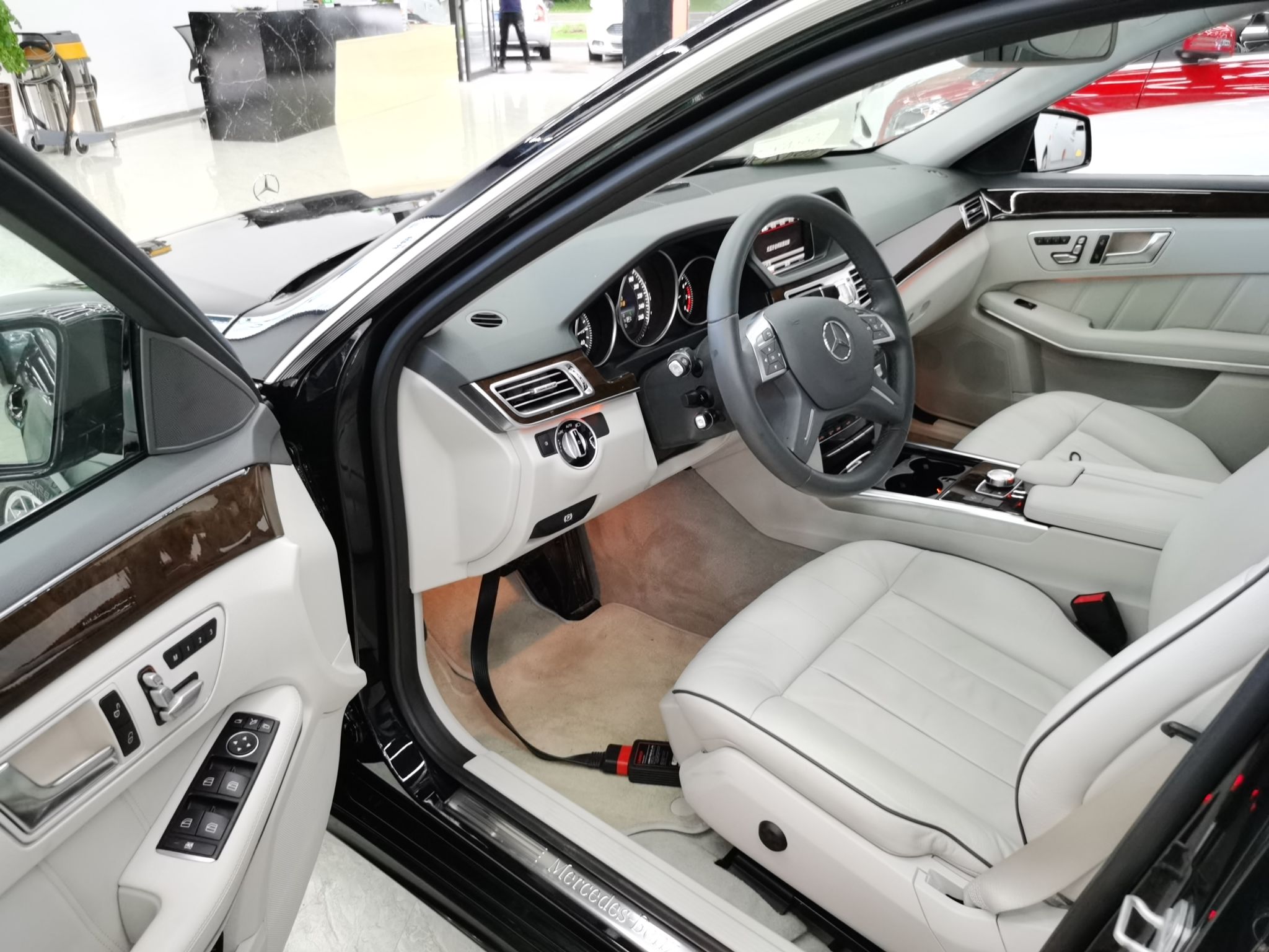 奔驰e级e260l2015款20t自动汽油豪华型国Ⅳ