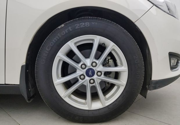 福特福克斯 2015款 1.0T 自动 4门5座三厢车 超能风尚型 (国Ⅴ) 