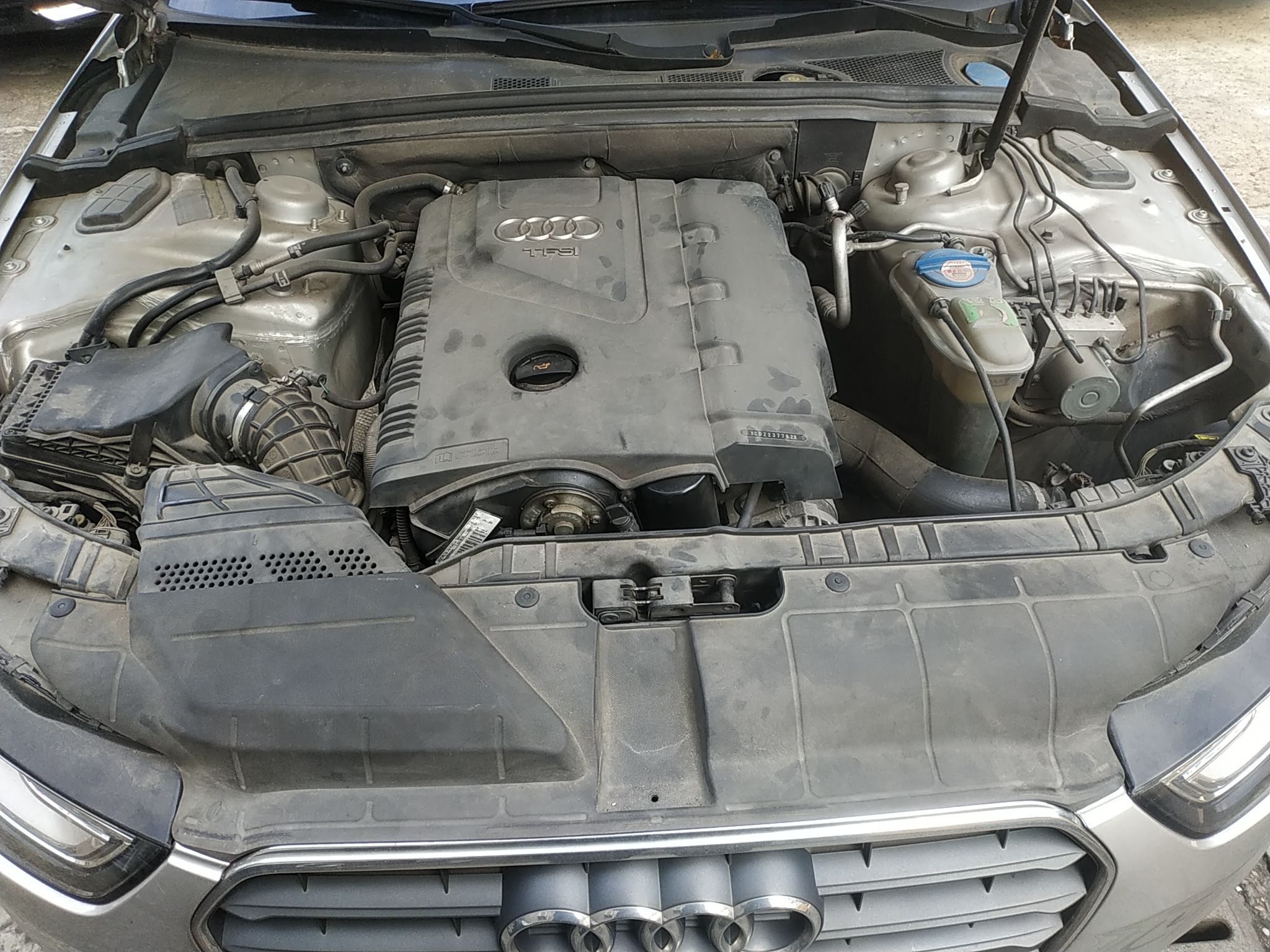 奥迪a4l2013款20t自动标准型国Ⅳ