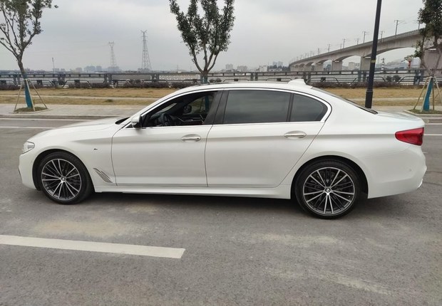 宝马5系 530Li 2020款 2.0T 自动 汽油 领先型M运动套装 (国Ⅵ) 