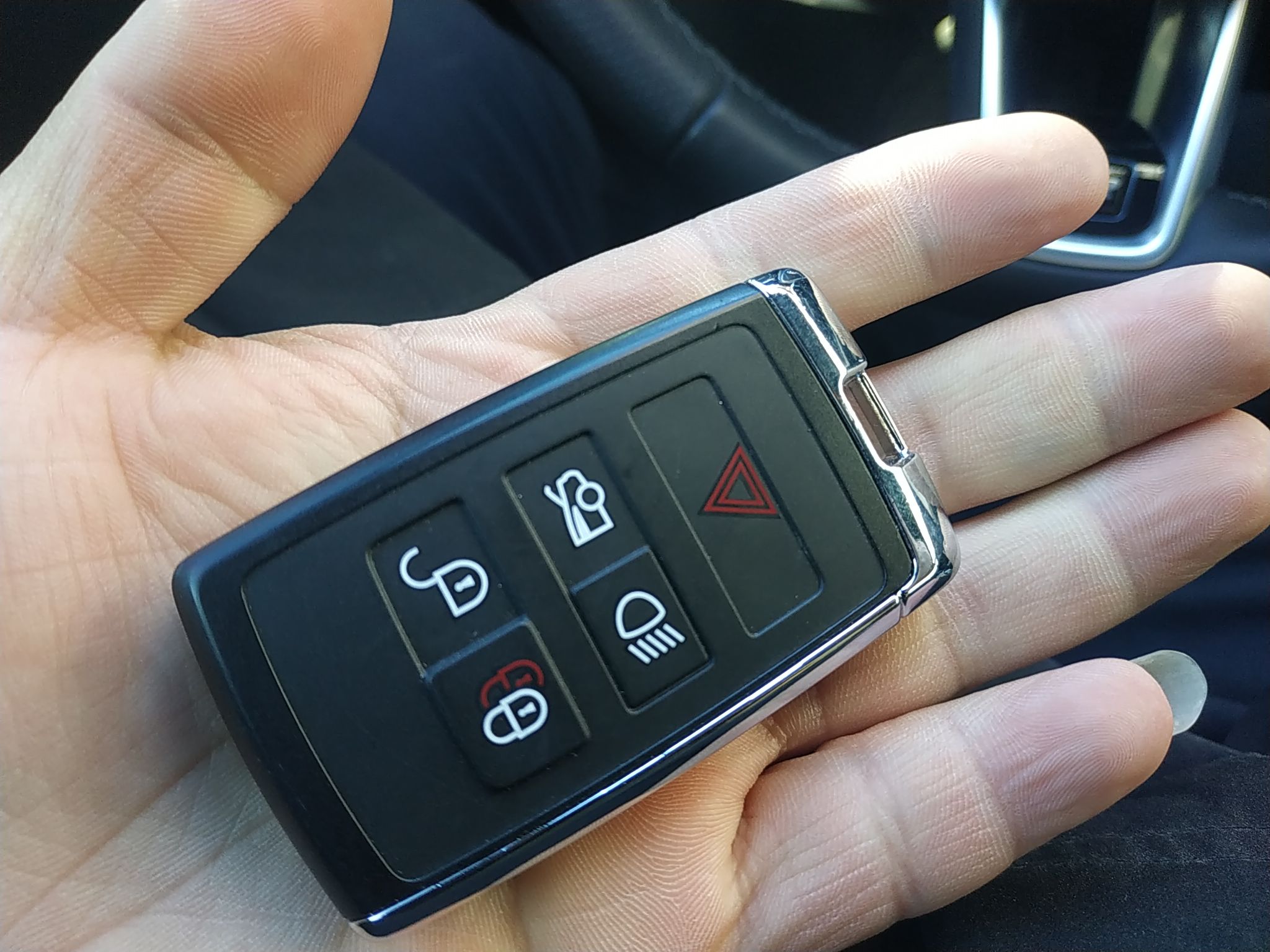 捷豹xel2020款20t自动后驱200ps进取运动版s国Ⅵ