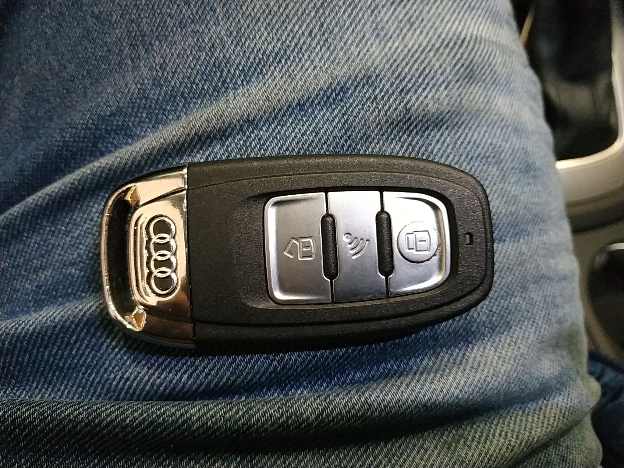 奥迪q3 30tfsi 2018款 1.4t 自动 前驱 时尚型30周年纪念版 (国Ⅴ)