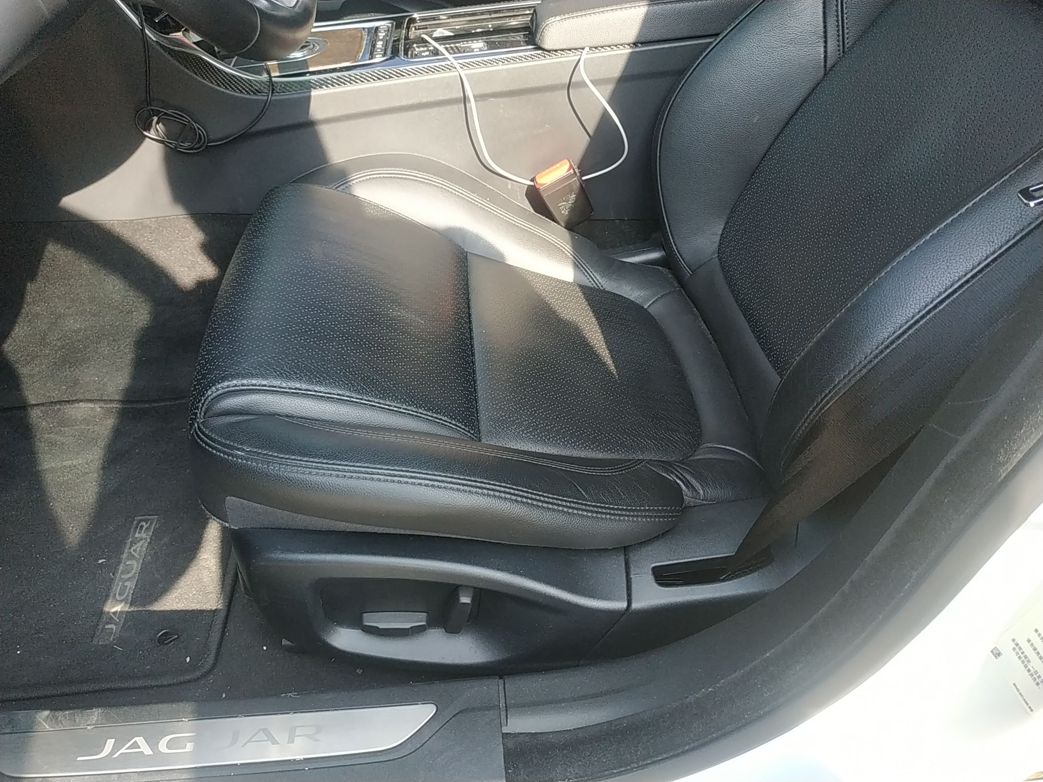 捷豹XF Sportbrake [进口] 2018款 2.0T 自动 后驱 250PS风华版 