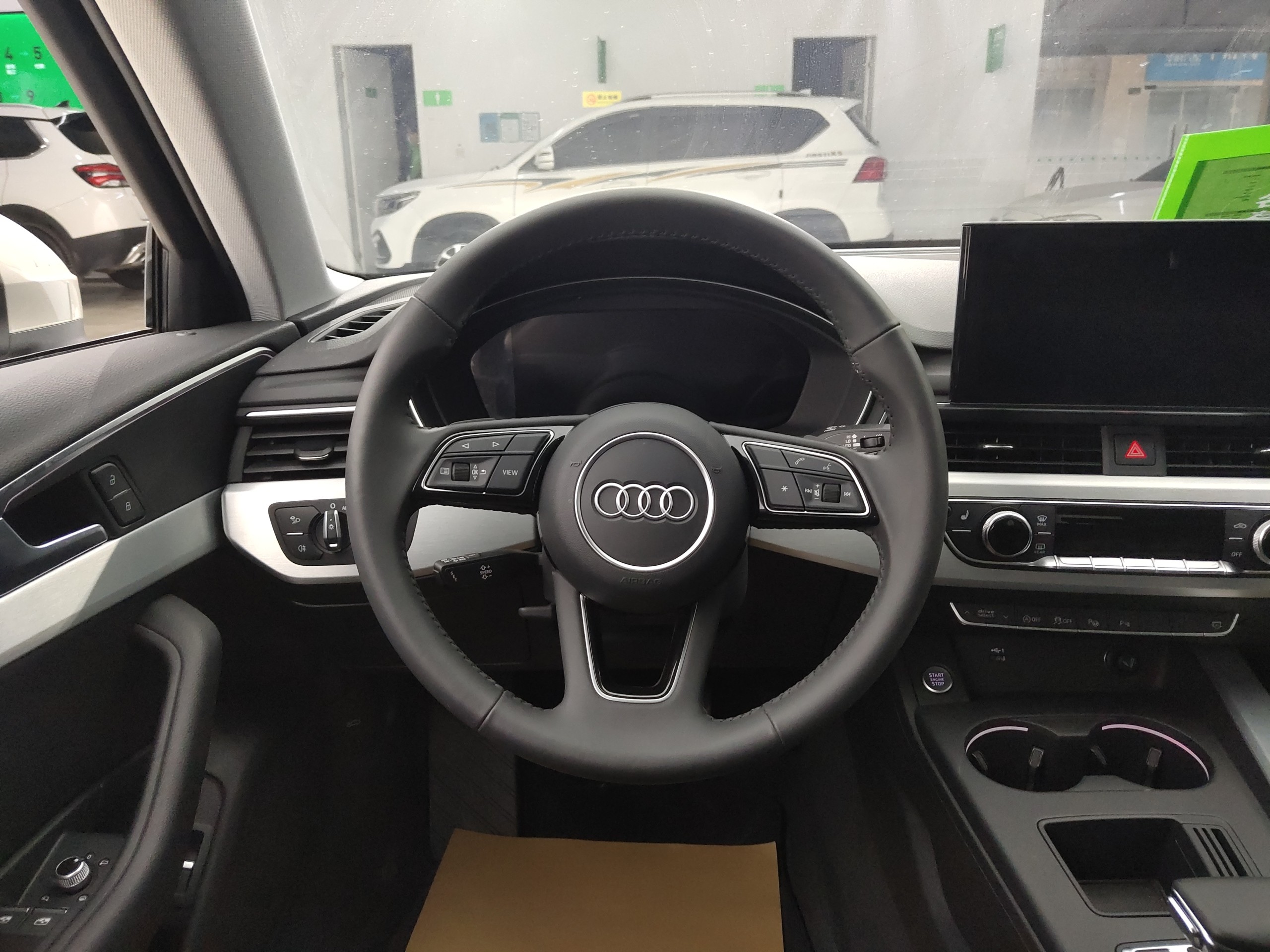 奥迪a4l2020款20t自动豪华动感型国Ⅵ