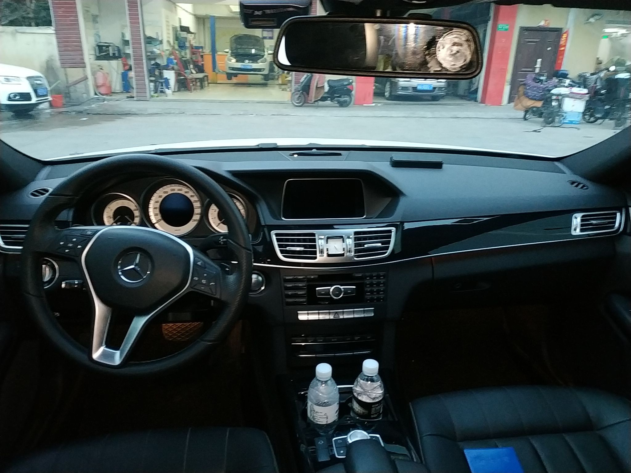 奔驰e级 e260l 2015款 2.0t 自动 汽油 改款运动型 (国Ⅴ)