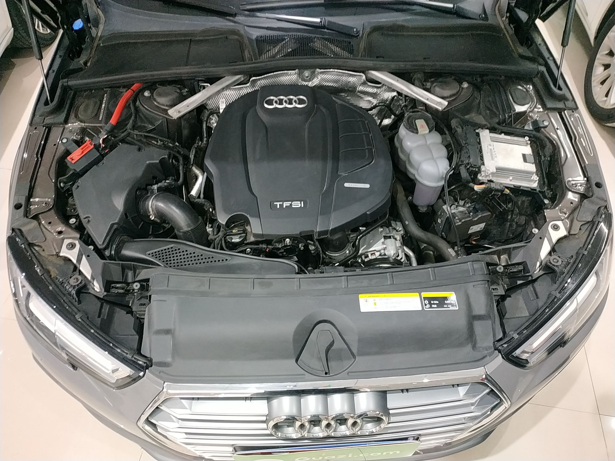 奥迪a4l2019款20t自动时尚型国Ⅵ