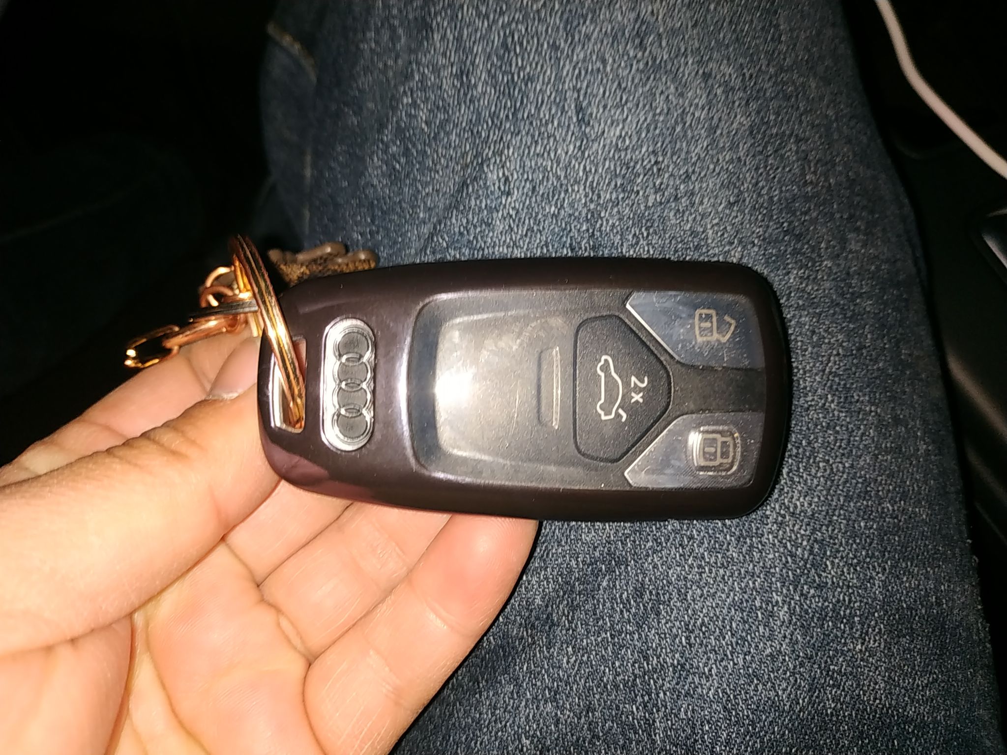 奥迪a4l2020款20t自动时尚动感型国Ⅵ