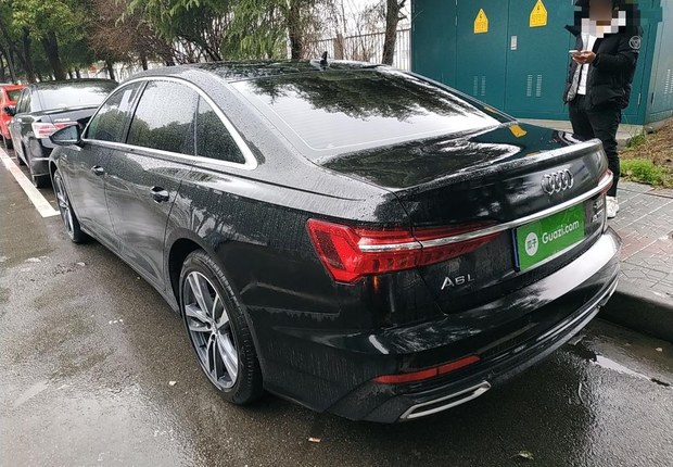 奥迪A6L 40TFSI 2021款 2.0T 自动 豪华动感型 (国Ⅵ) 