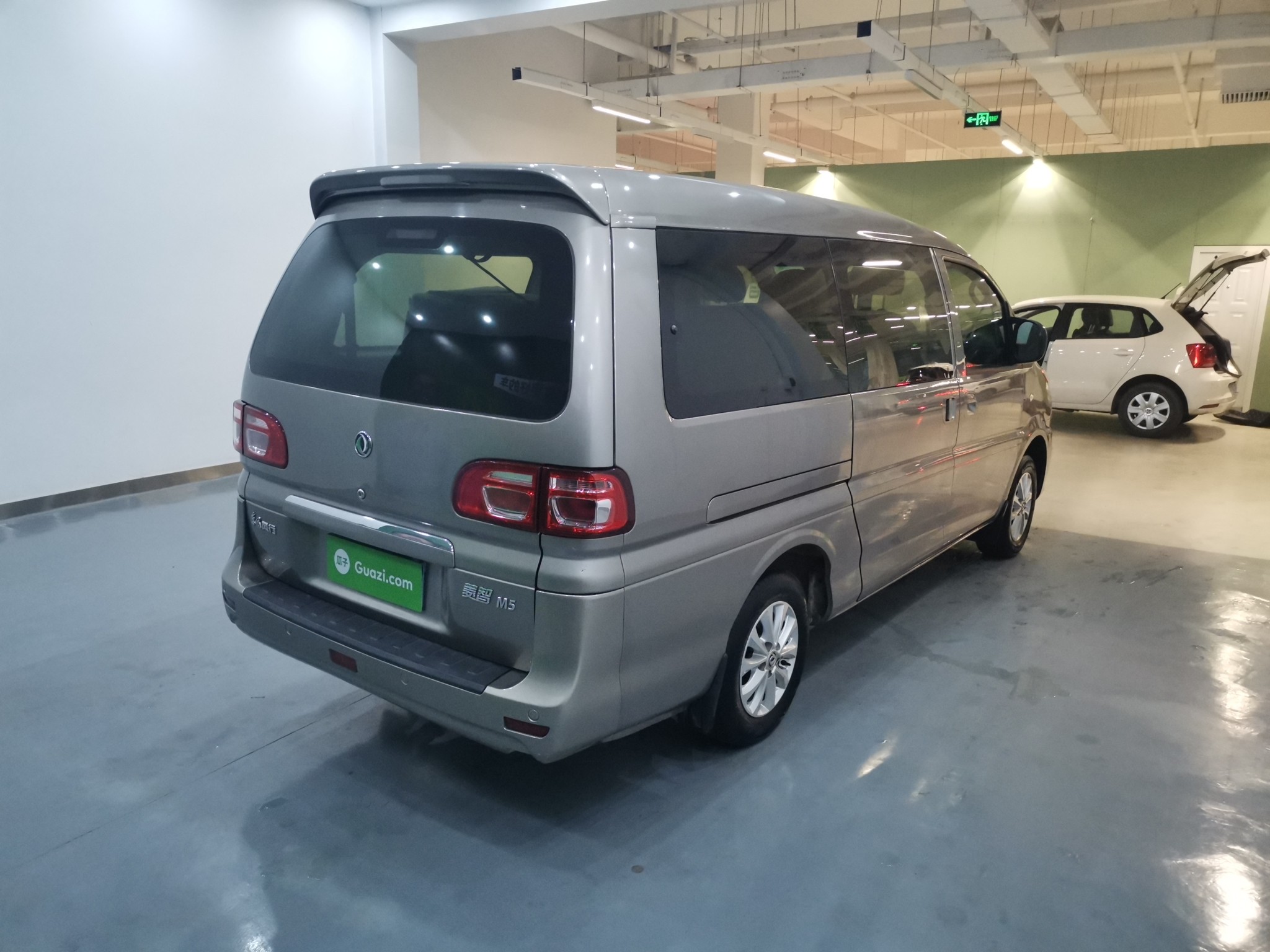 东风菱智m5l2018款16l手动7座豪华型