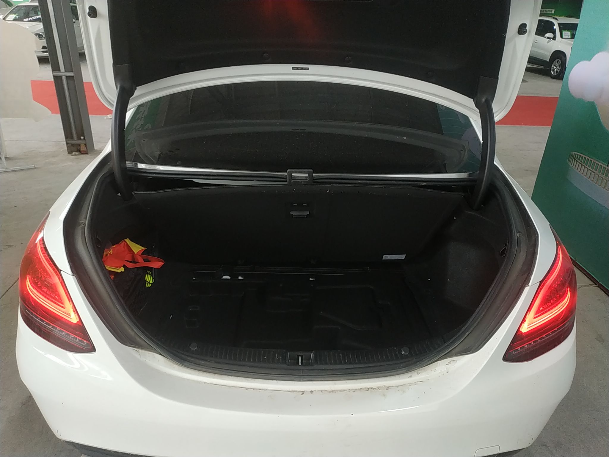 奔驰c级c260l2020款15t自动运动版国Ⅵ