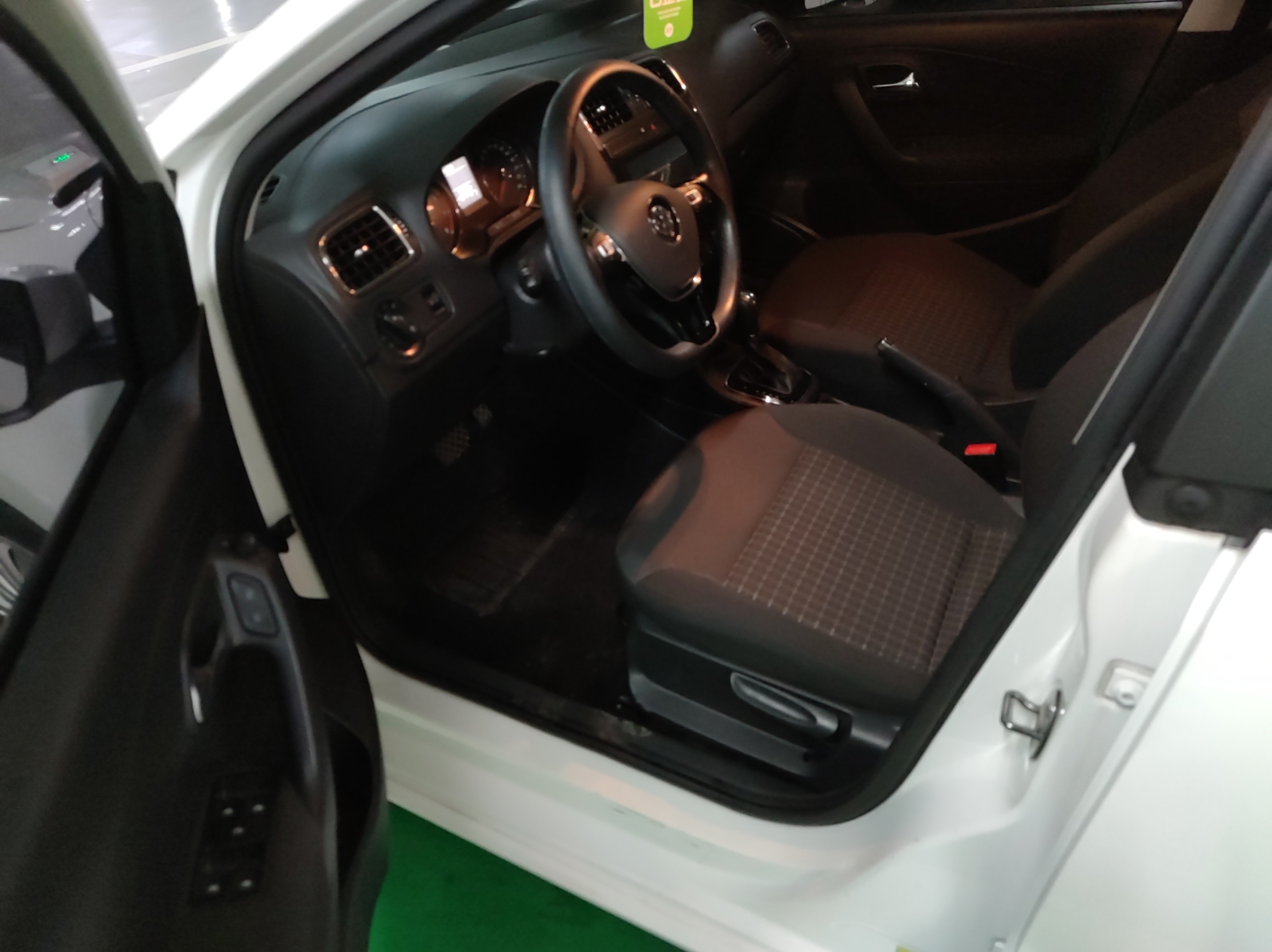 大众polo2016款16l自动5门5座两厢车舒适版国Ⅴ