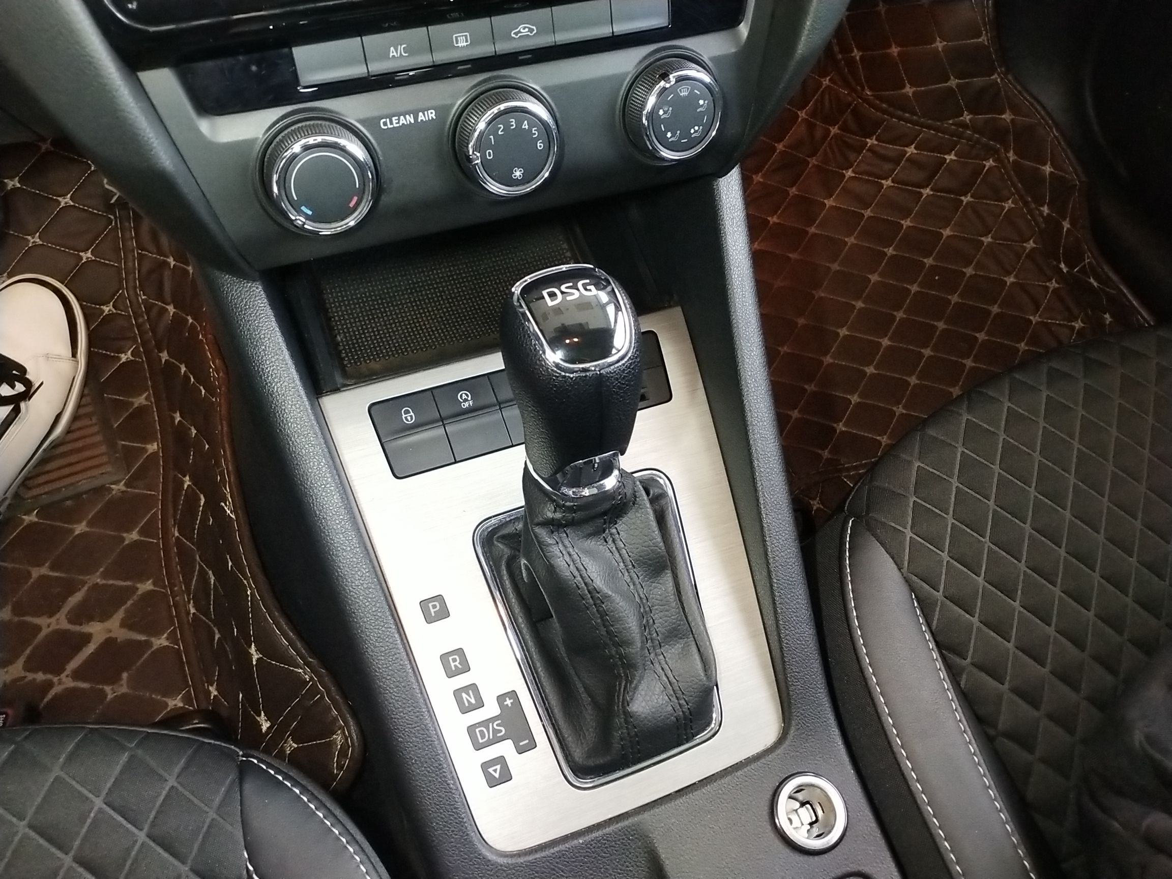 斯柯达明锐2019款12t自动230tsi豪华版国Ⅴ