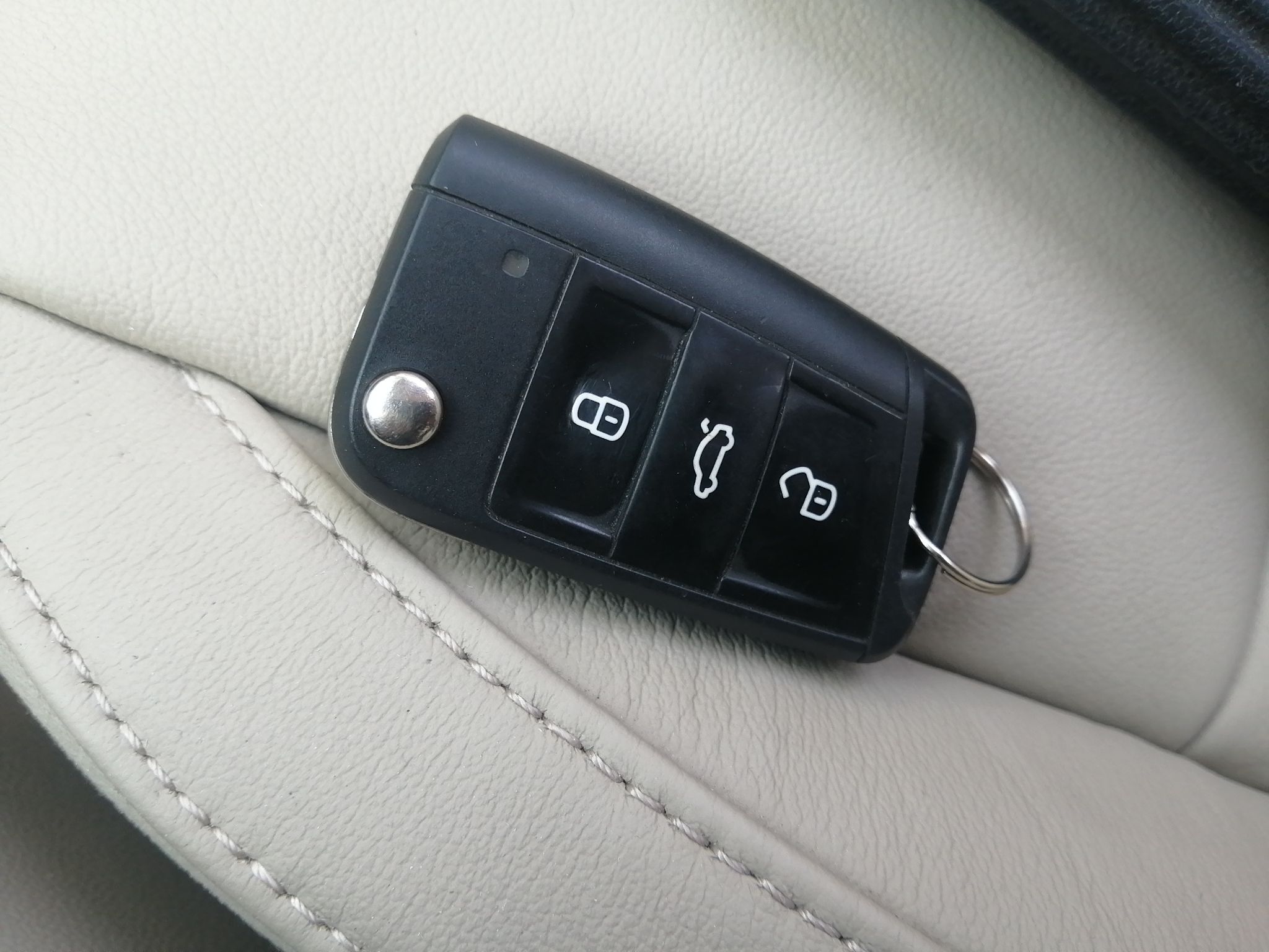 斯柯达明锐2015款14t手动逸俊版国Ⅴ