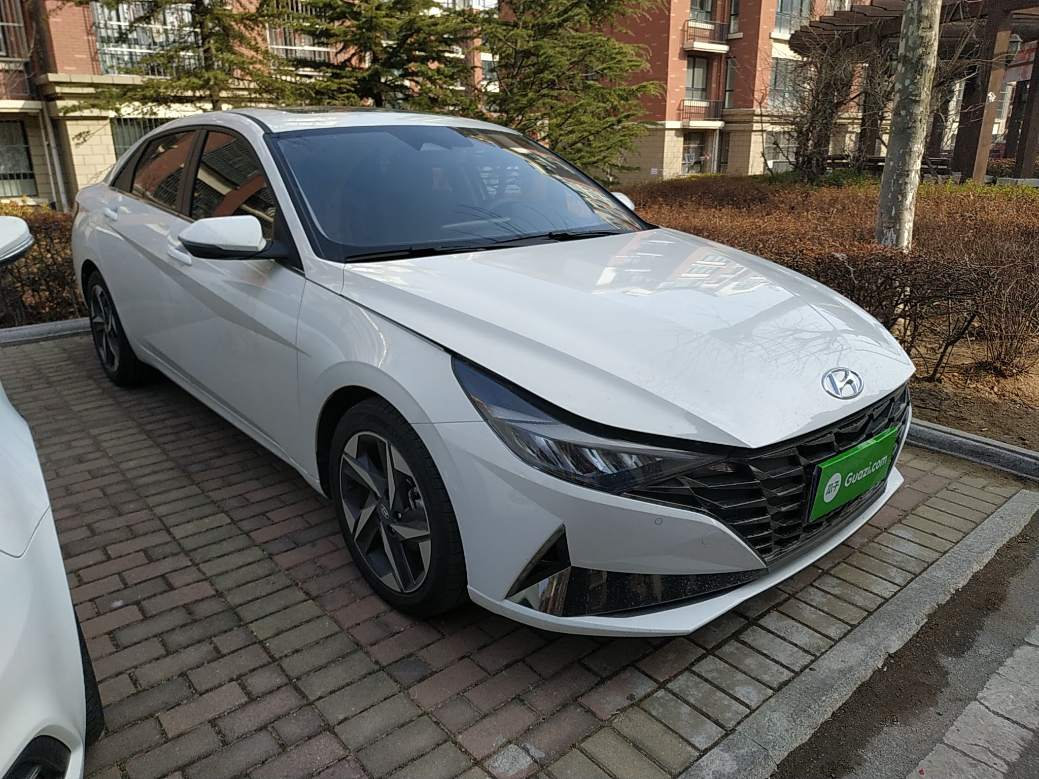 现代伊兰特2021款15l自动4门5座三厢车lux尊贵版国Ⅵ