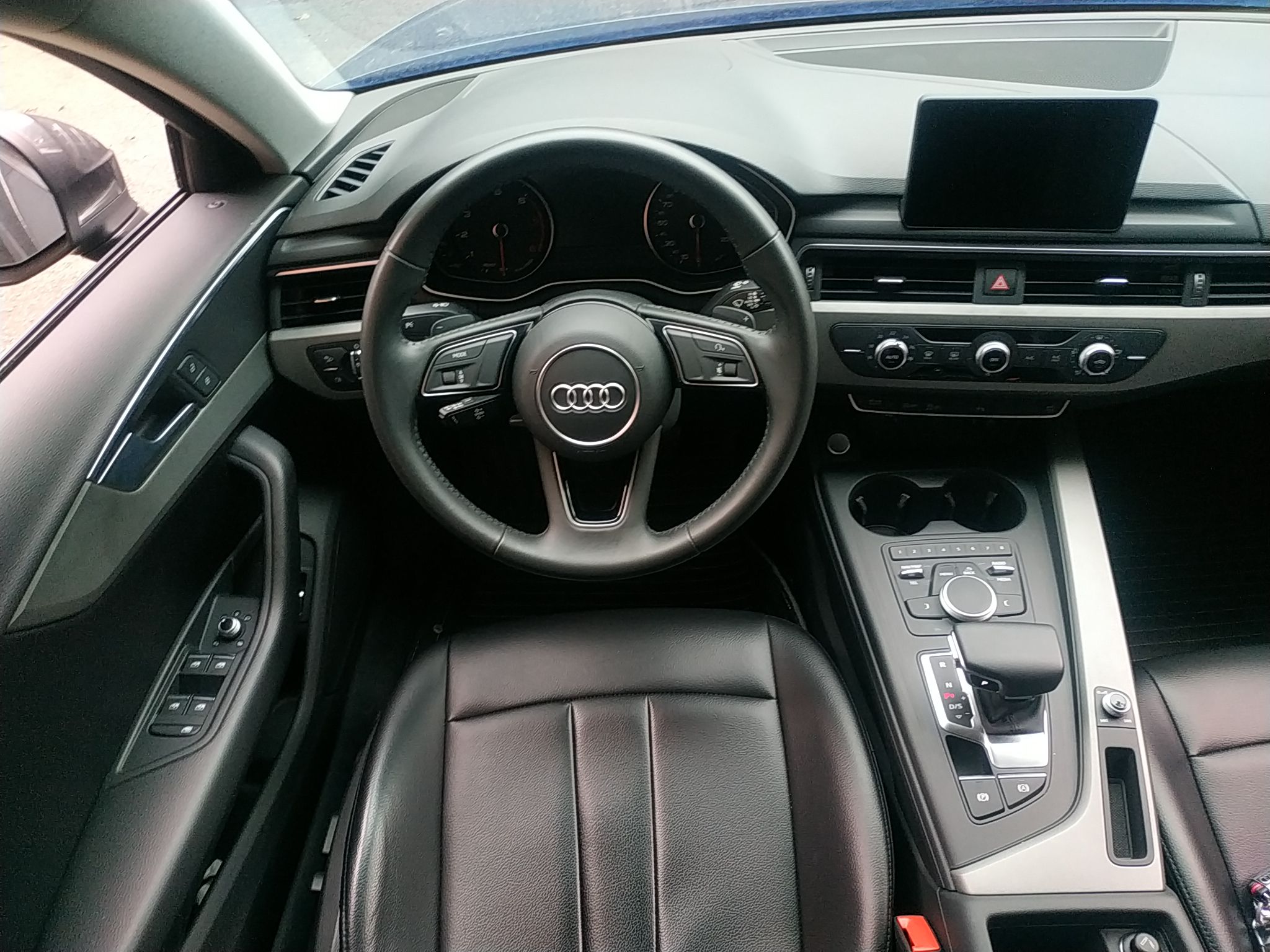 奥迪a4l2019款20t自动进取型国Ⅴ