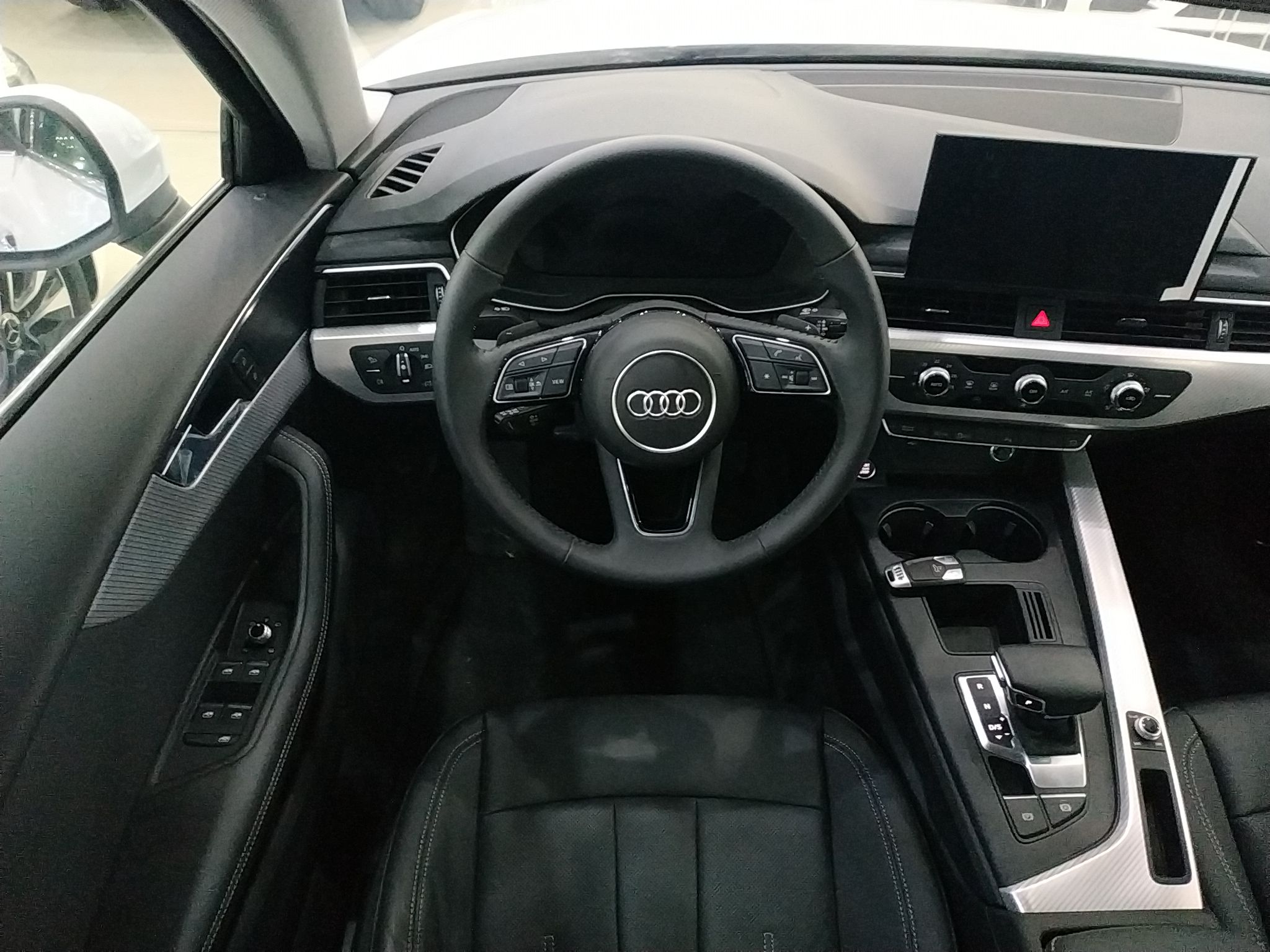 奥迪a4l2020款20t自动时尚致雅型国Ⅵ