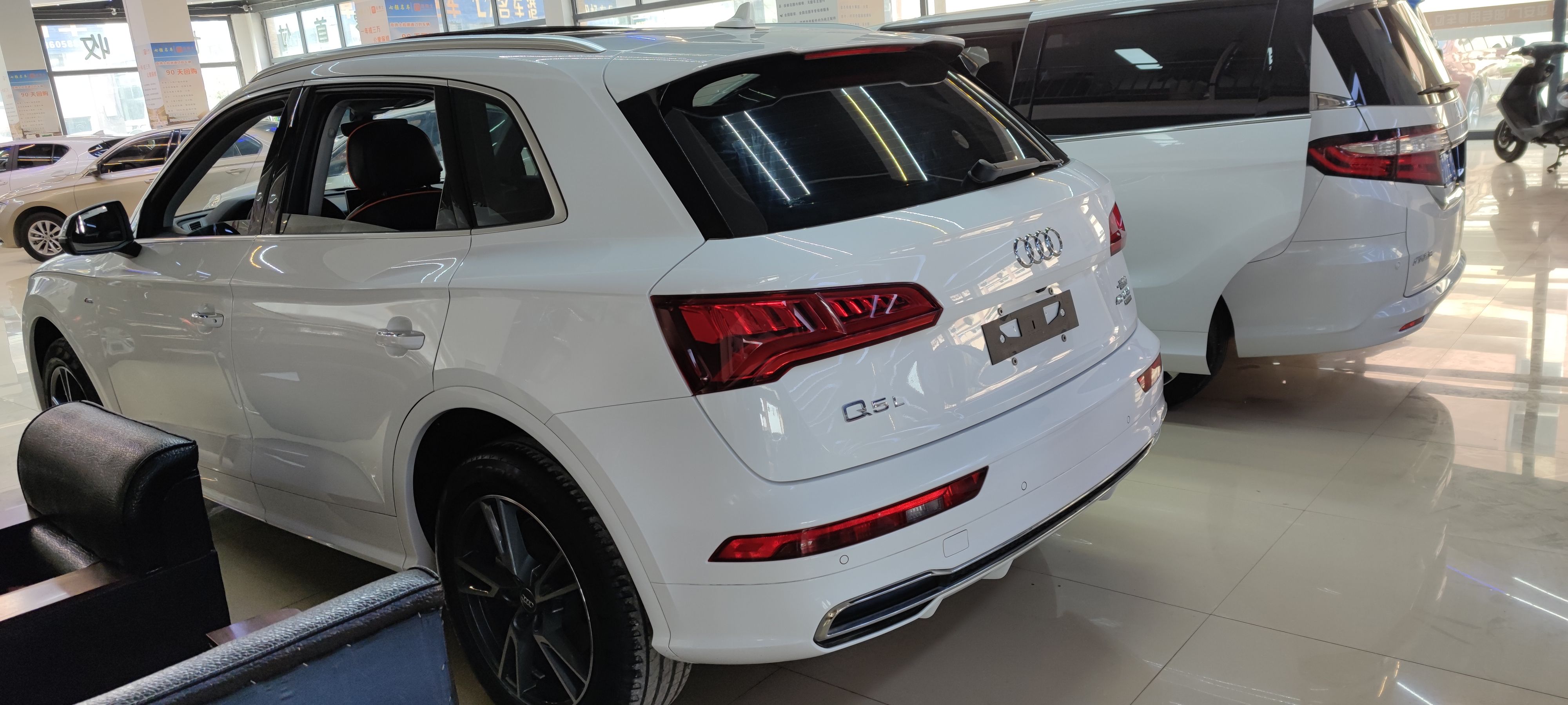 奥迪q5l40tfsi2018款20t自动荣享时尚型国Ⅴ