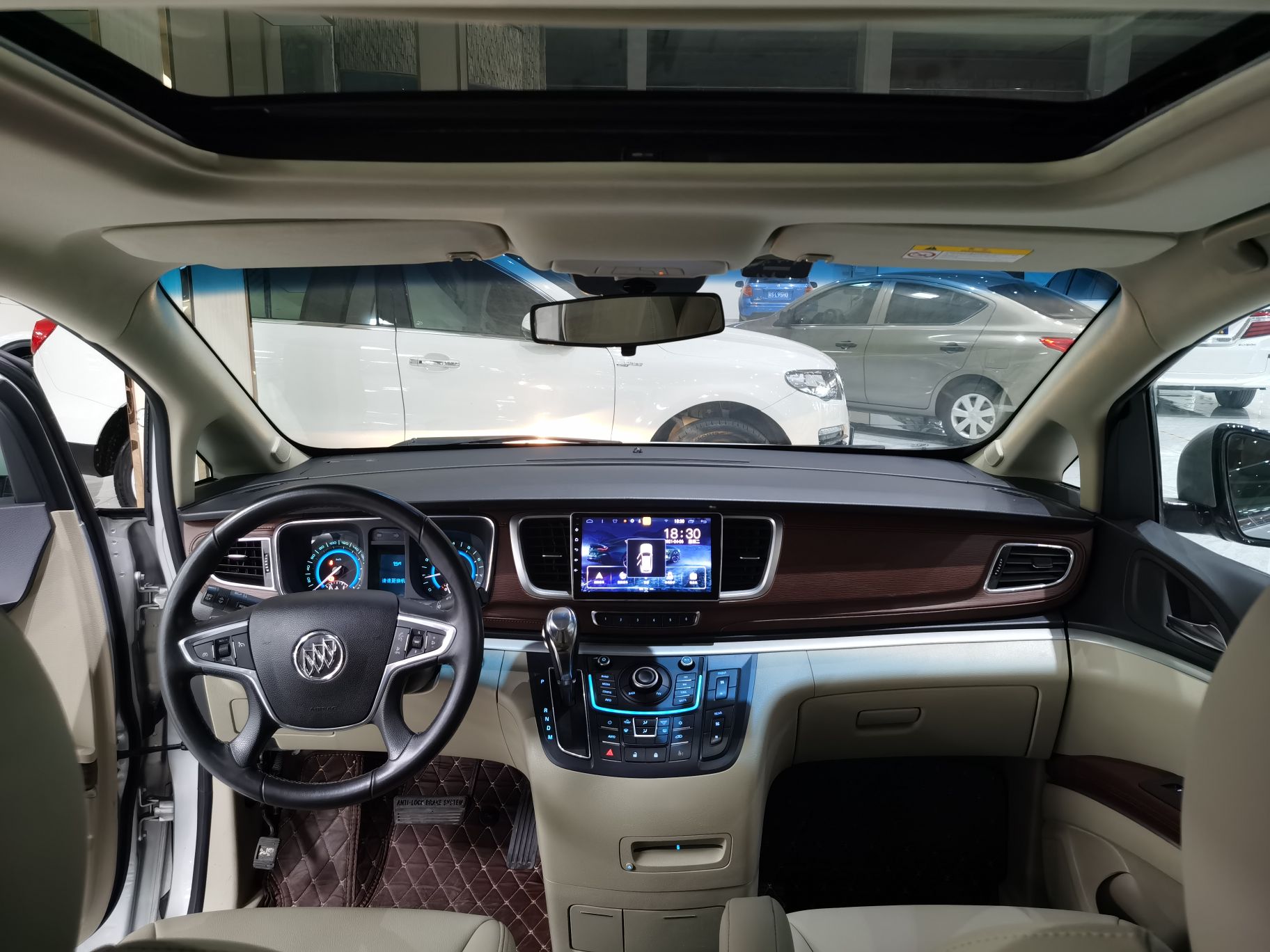 别克gl82015款24l自动7座豪华商务尊享版国Ⅴ