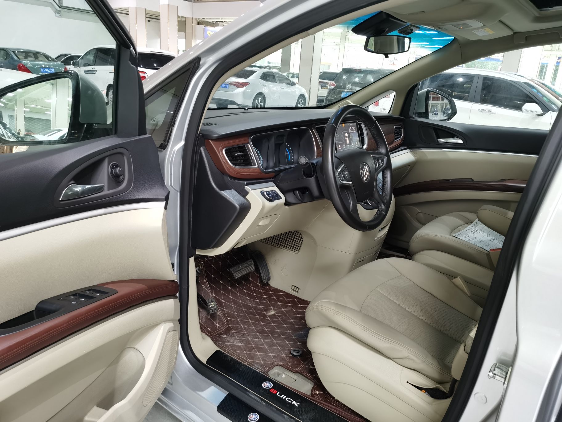 别克gl82015款24l自动7座豪华商务尊享版国Ⅴ