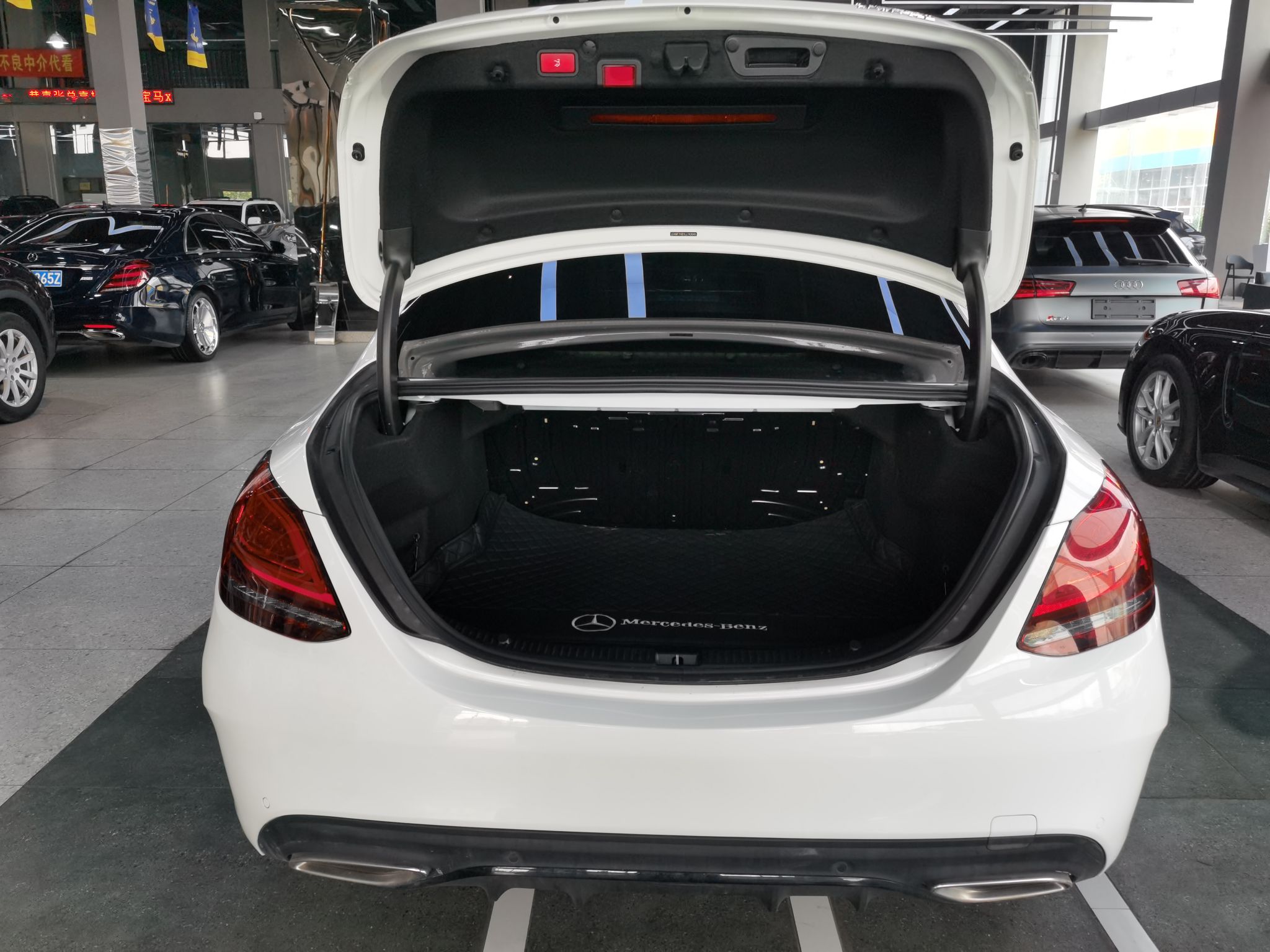 奔驰c级c2602020款15t自动运动版国Ⅵ