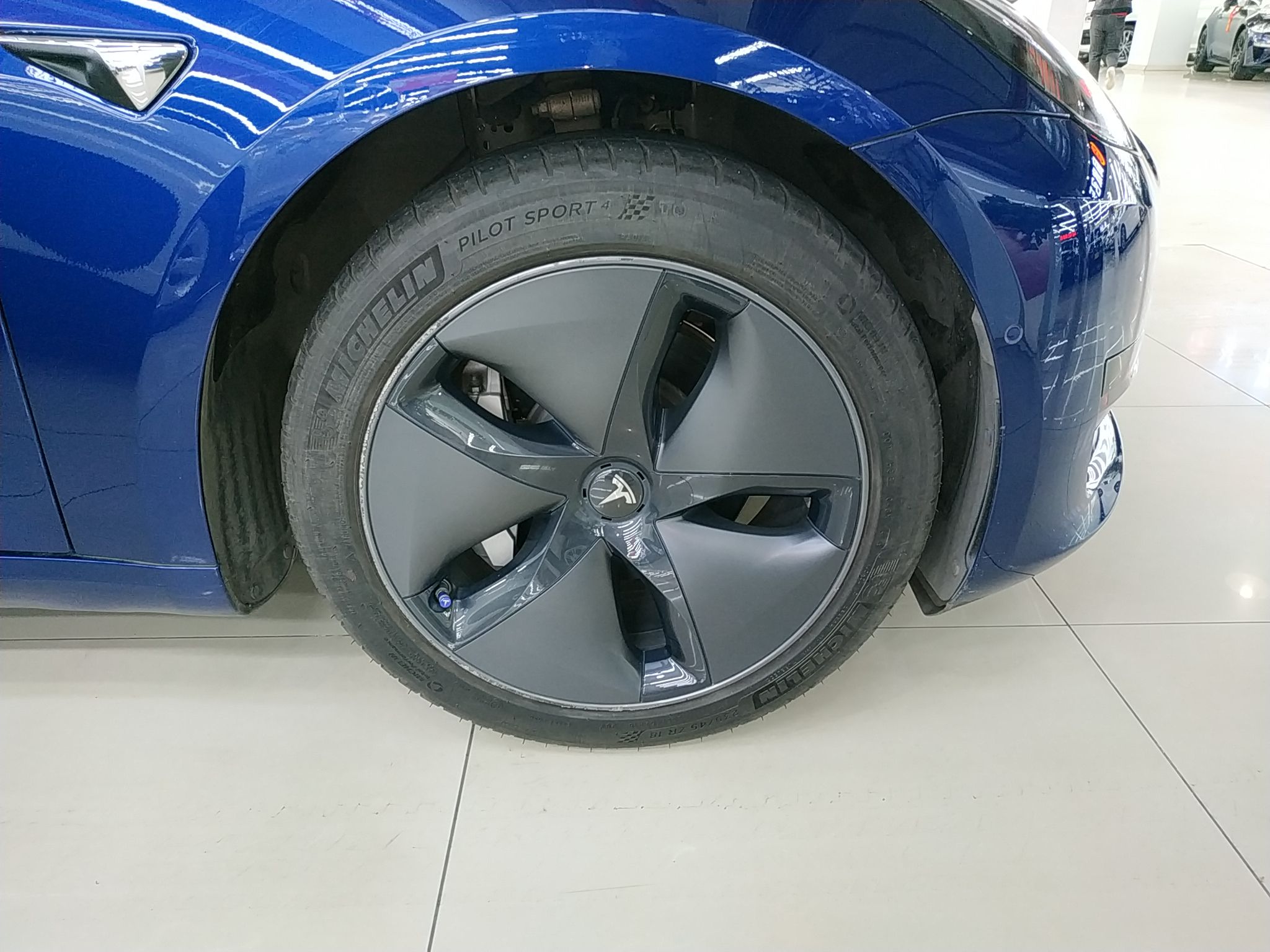 特斯拉model32020款自动标准续航升级版纯电动