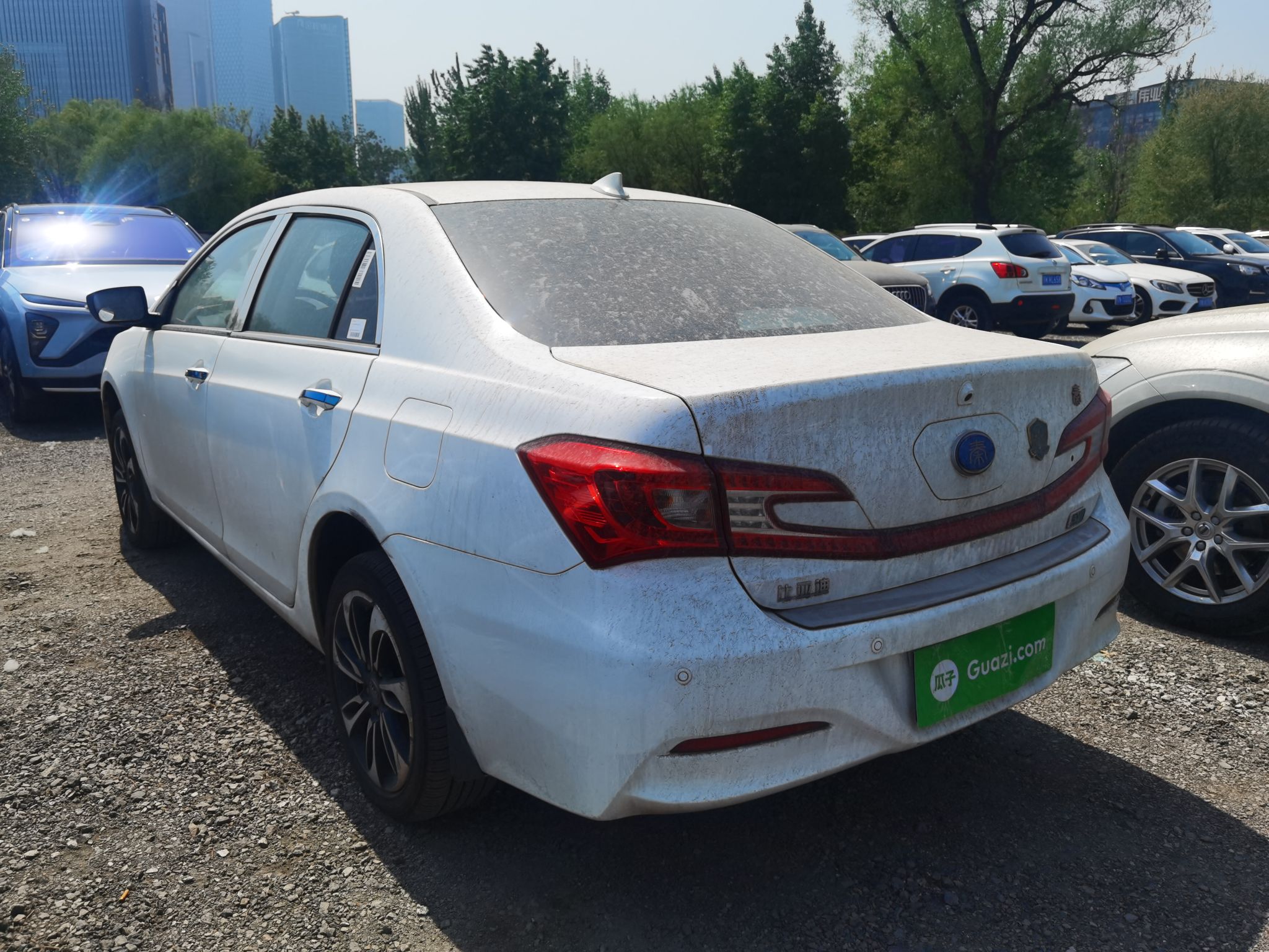 比亚迪秦ev3002016款自动尊贵型纯电动